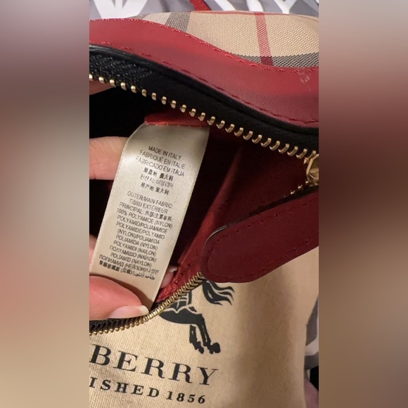 Burberry Crossbody with adjustable strap - Picture 11 of 13